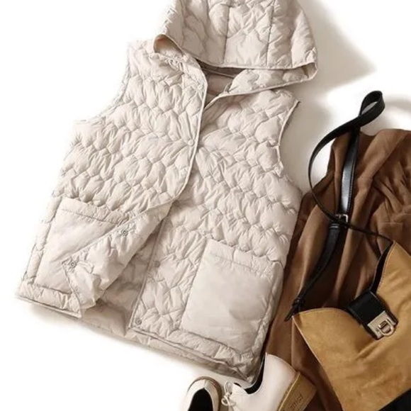 💕Host Pick💕Beige Quilted Hooded Vest - Picture 17 of 17